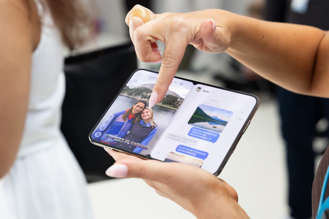 Is Apple’s foldable iPhone Duo worth $2,000? See how it stacks up against other foldable phones. — MarketWatch, Hong Kong Business news
