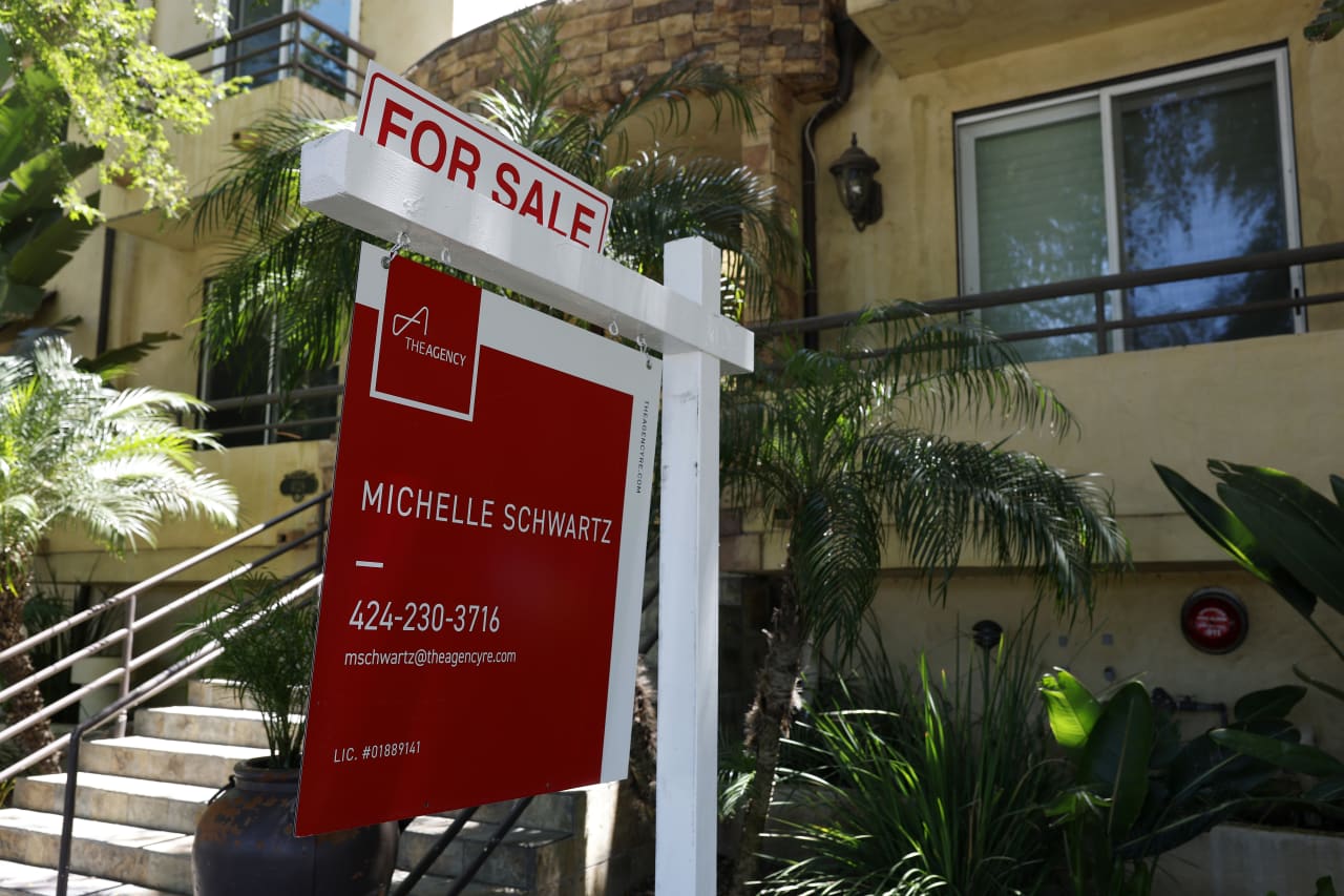Pending home sales sink to 25-year low as buyers flee high mortgage rates — MarketWatch, Hong Kong Real Estate news