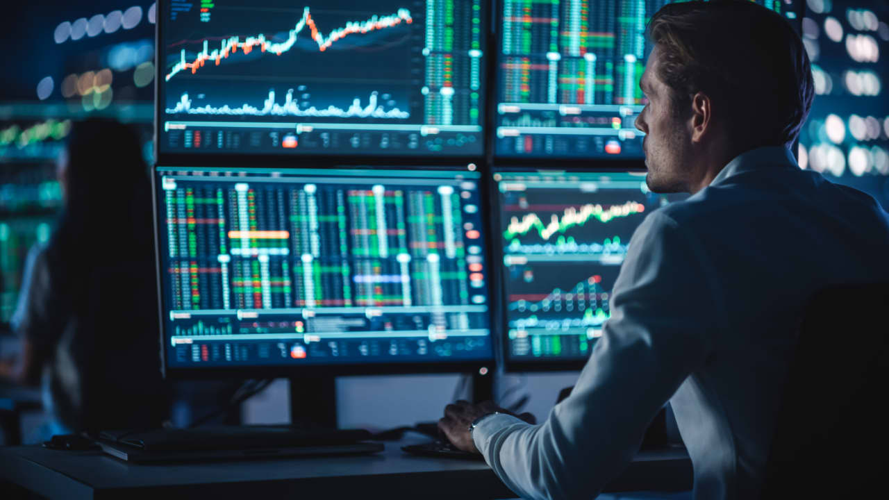 It’s been a painful month for hedge funds. To turn it around, they are shorting U.S. stocks. — MarketWatch, Hong Kong Arts news