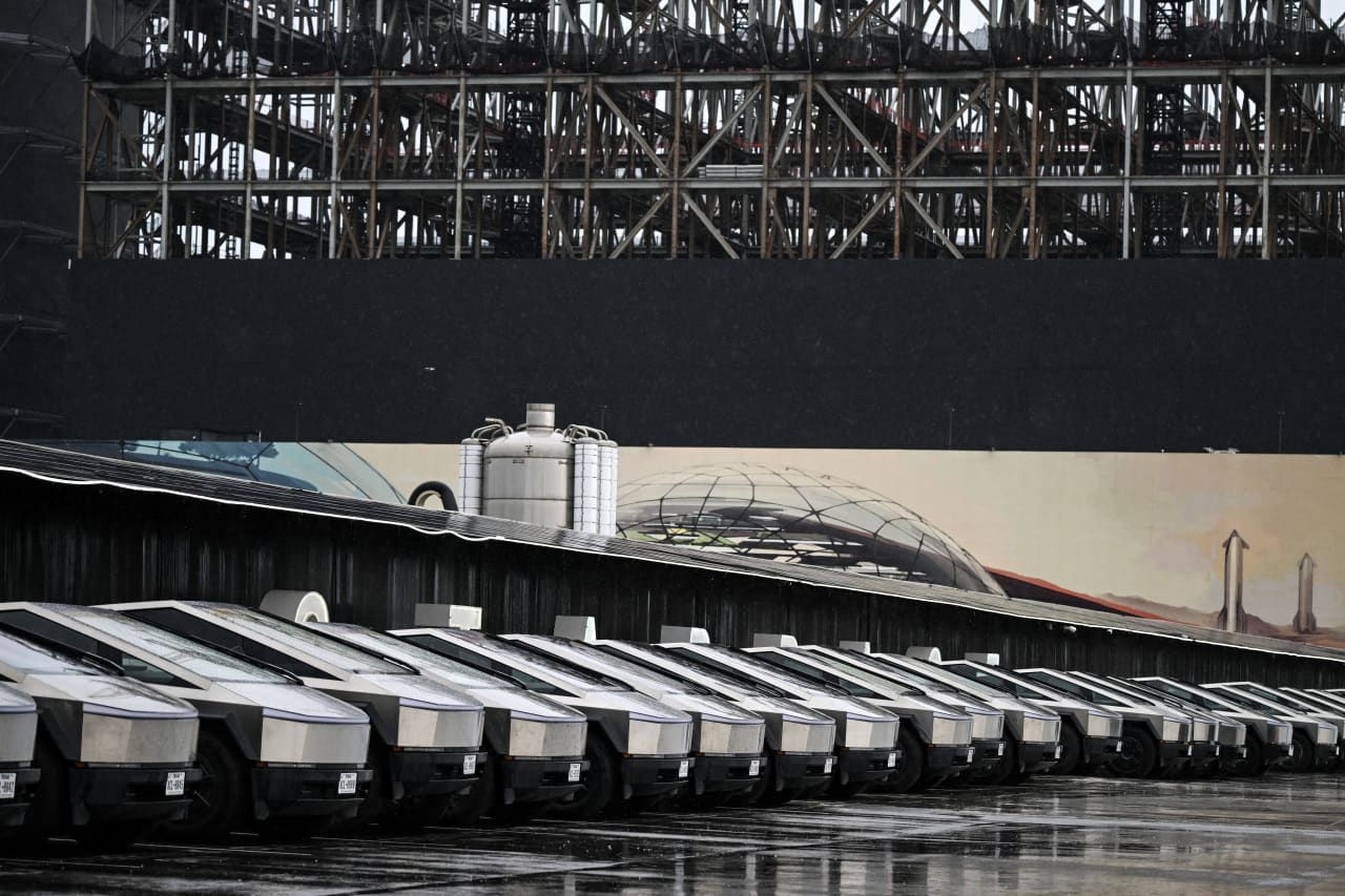 Musk says he’s exploring a SpaceX-Tesla megamerger. What would a combined company be worth? — MarketWatch